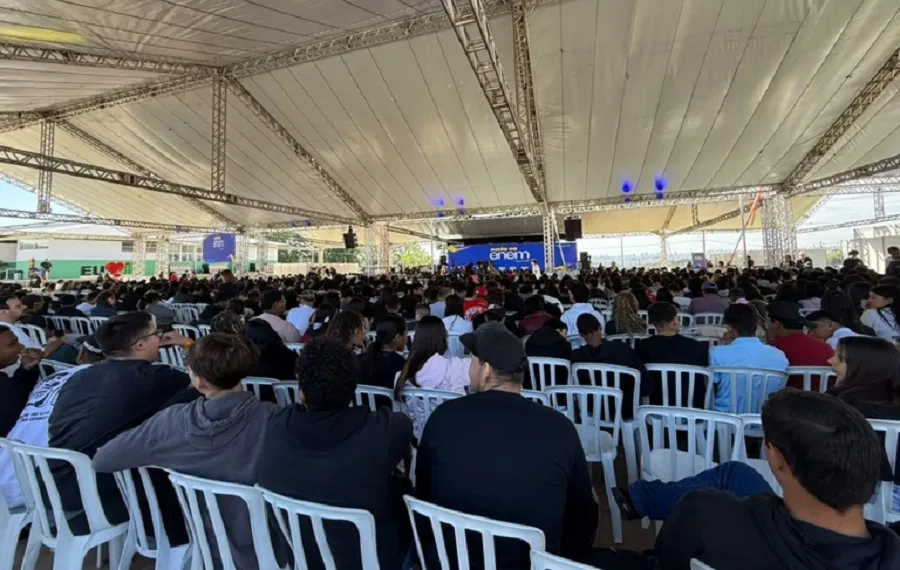 Estudantes em preparação para o Enem 2026 na Arena das Dunas em Natal.