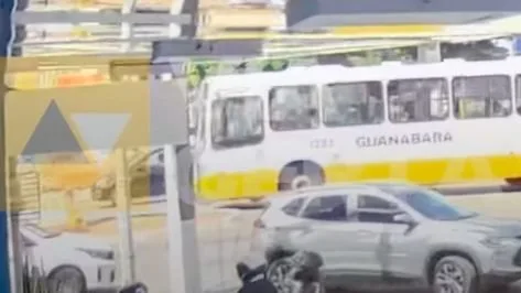 Equipes de trânsito em cruzamento de avenidas em Natal.