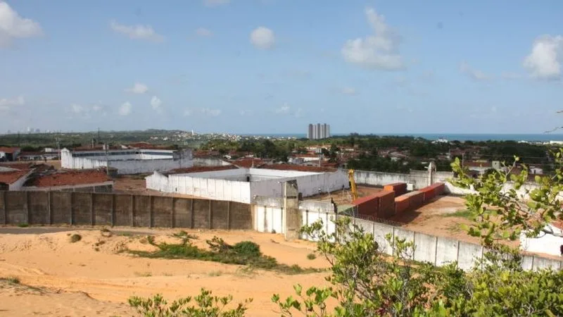 Fachada externa de unidade prisional no Rio Grande do Norte.