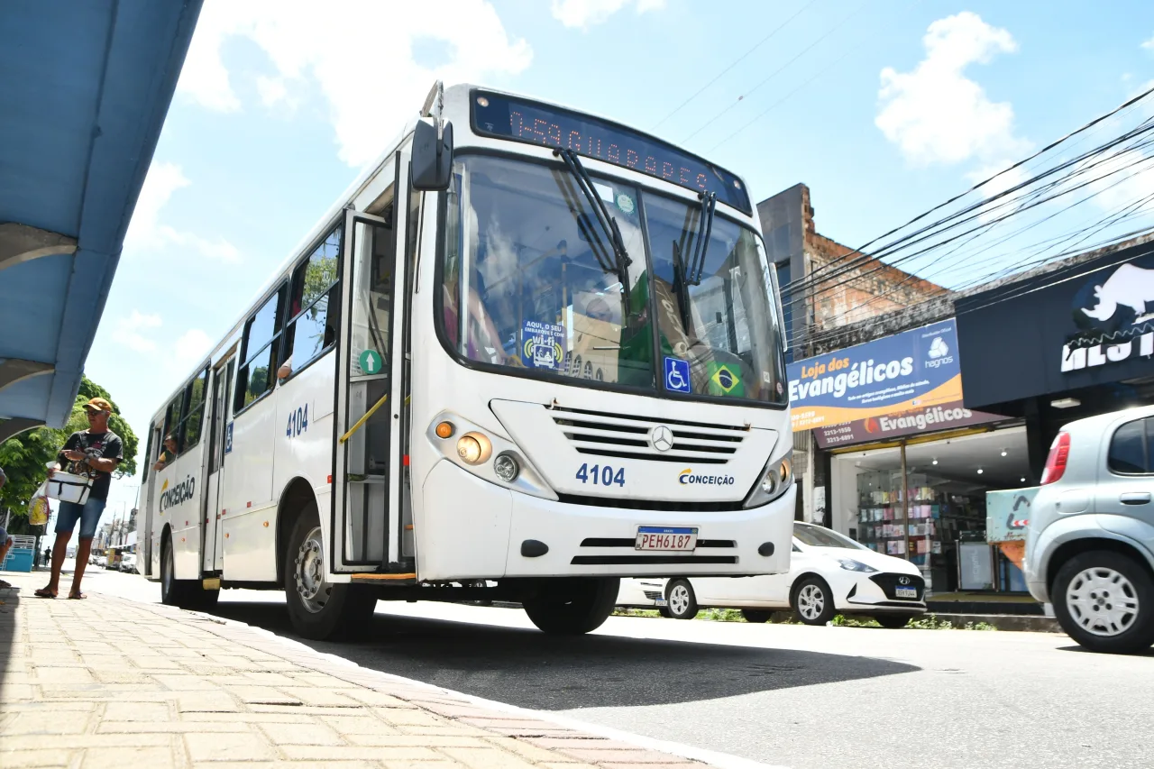 Ônibus circulando na cidade de Natal