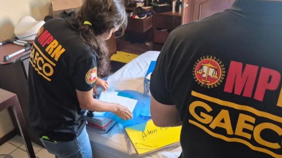 Equipes do MPRN e Gaeco em operação contra fraude no sistema de saúde do Rio Grande do Norte.