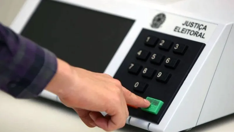 Urna eletrônica em destaque simbolizando a votação no RN.