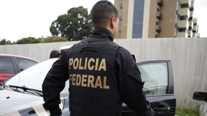 Equipes da Polícia Federal em ação durante investigação no RN.
