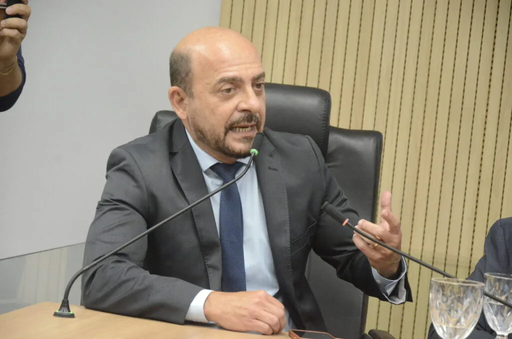 O procurador-geral Antenor Roberto em entrevista sobre os novos planos da PGE para reduzir a judicialização.