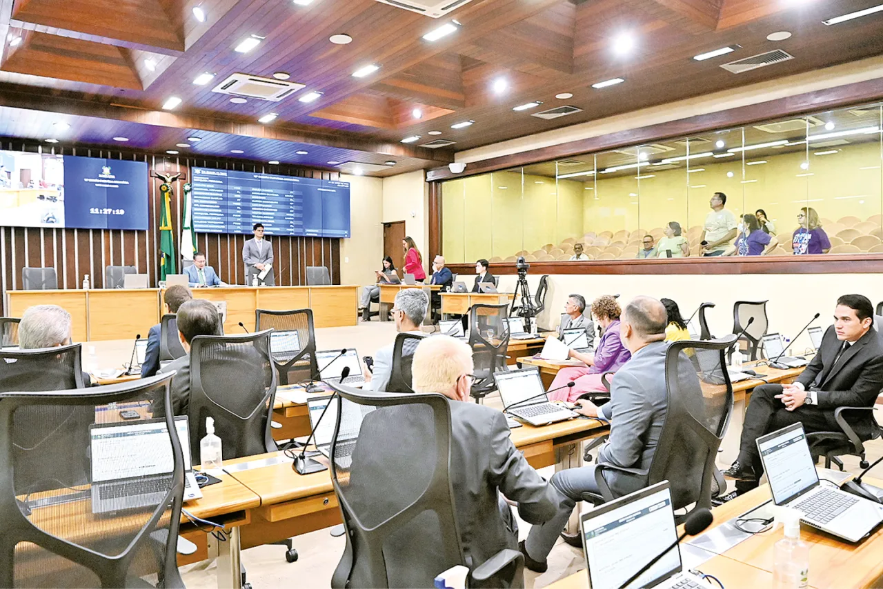 Plenário da Assembleia Legislativa durante sessão legislativa.