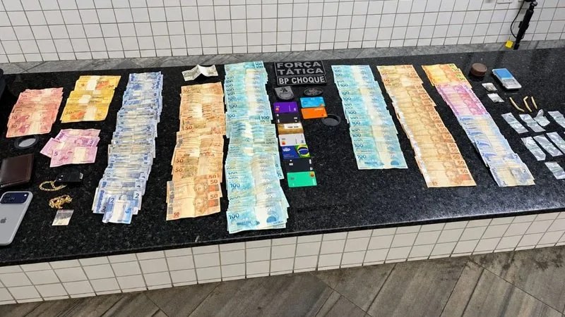 Produtos apreendidos pela Polícia Militar em Ponta Negra.