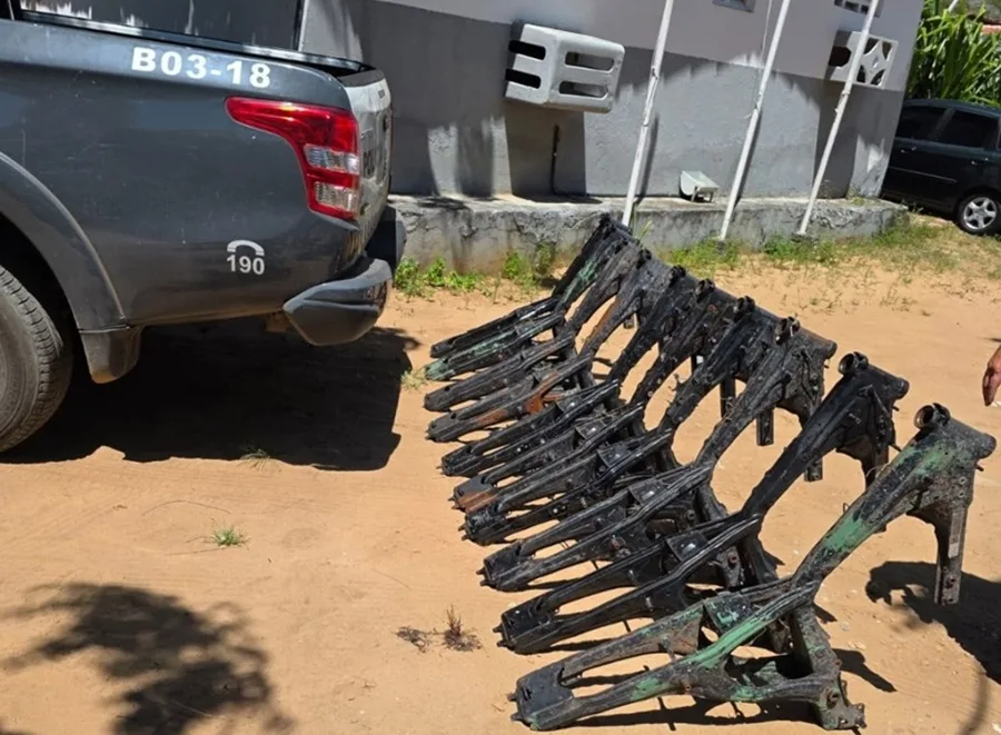 Peças de motocicletas apreendidas pela Polícia Militar em Natal.