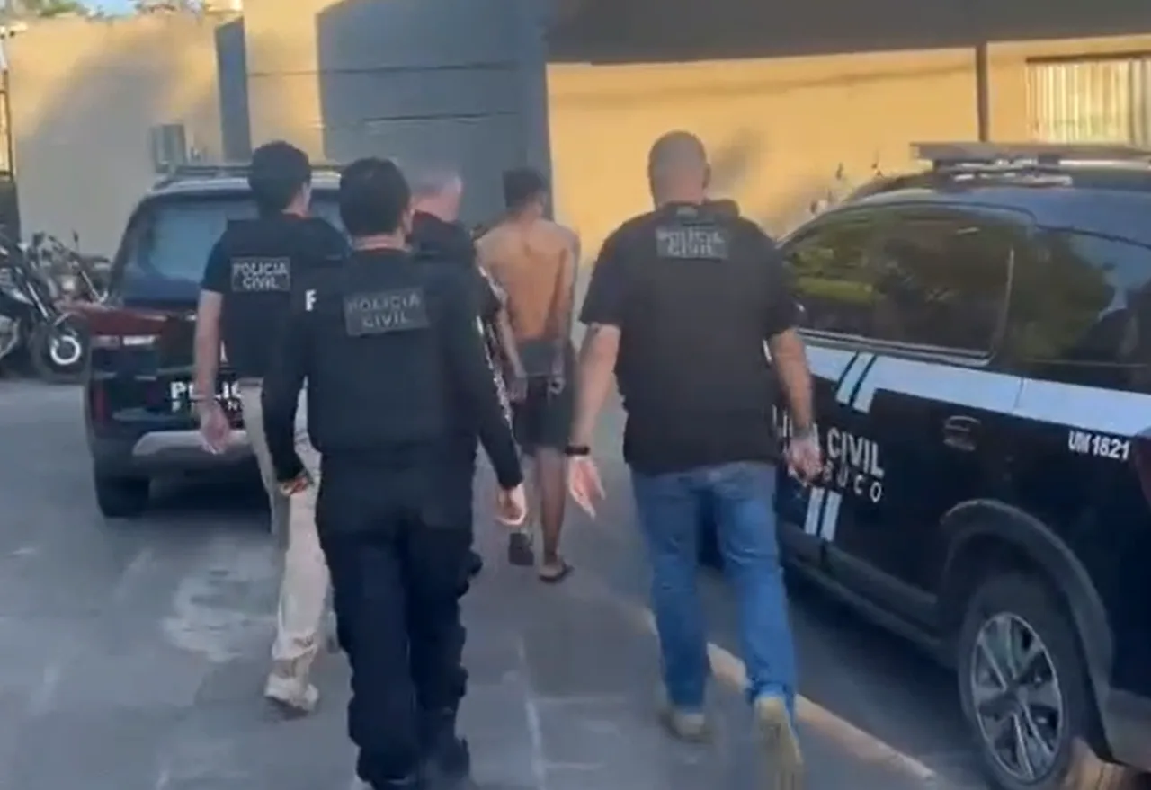 Equipes da Polícia Civil durante a Operação Taberna Clausa.