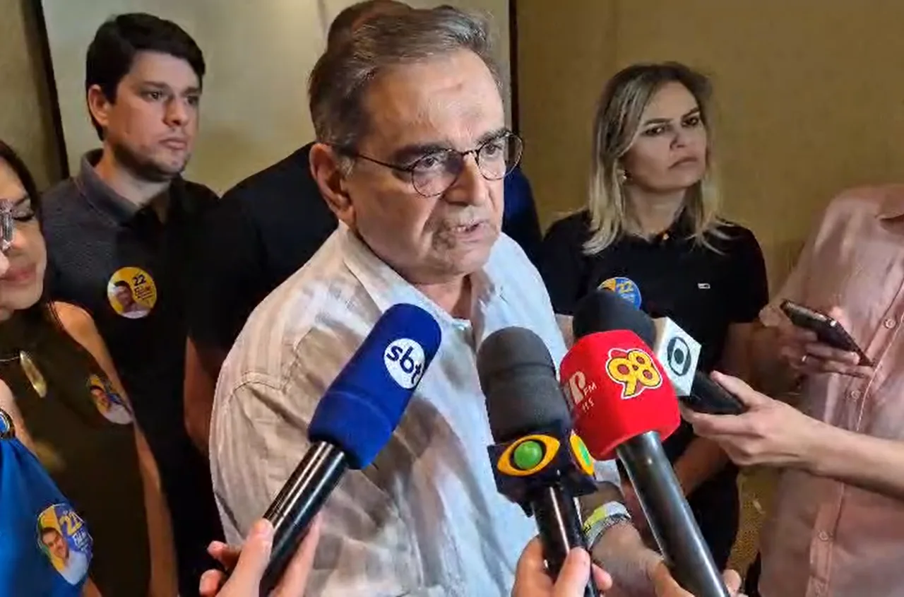 Álvaro Dias discursa sobre sua posição no segundo turno das eleições 2026.
