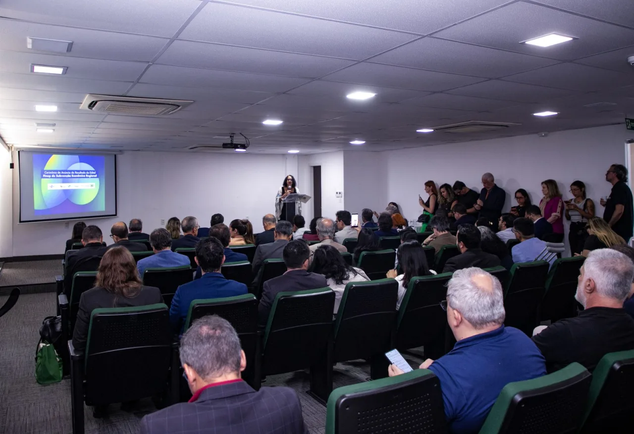 Ministra Luciana Santos e autoridades em evento da Finep