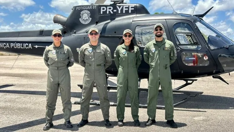 Equipe de pilotos do CIOPAER reunida em solenidade de formatura.