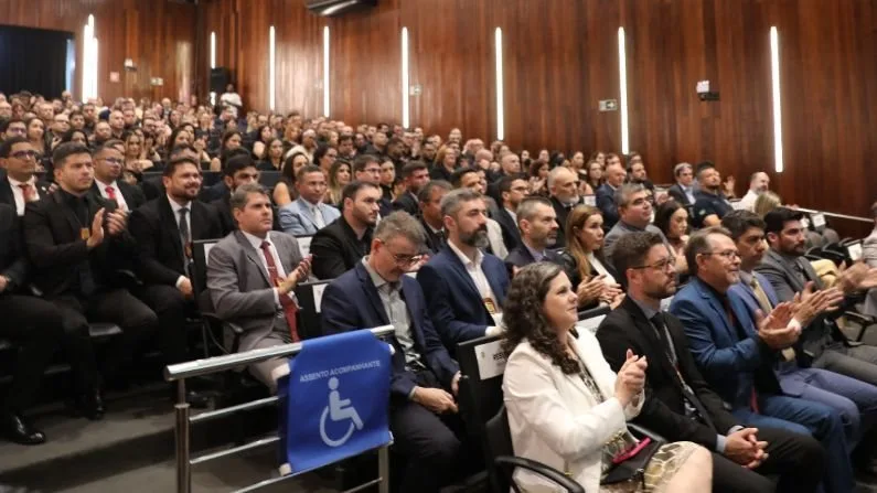 Governo do Rio Grande do Norte empossa novos policiais civis em solenidade oficial.
