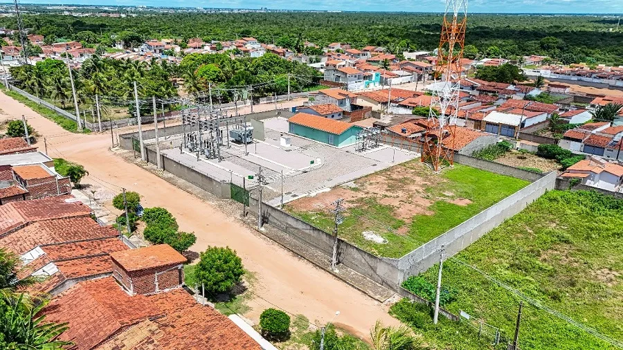 Equipamentos técnicos e instalações de subestação da Neoenergia Cosern no Rio Grande do Norte.