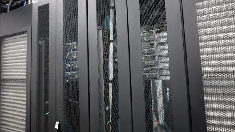 Fachada e infraestrutura tecnológica da sede do Sebrae.