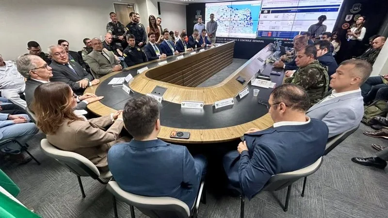 Viaturas da polícia em operação durante o dia de votação no RN.