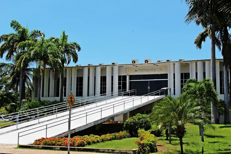 Fachada de repartição pública estadual no Rio Grande do Norte.