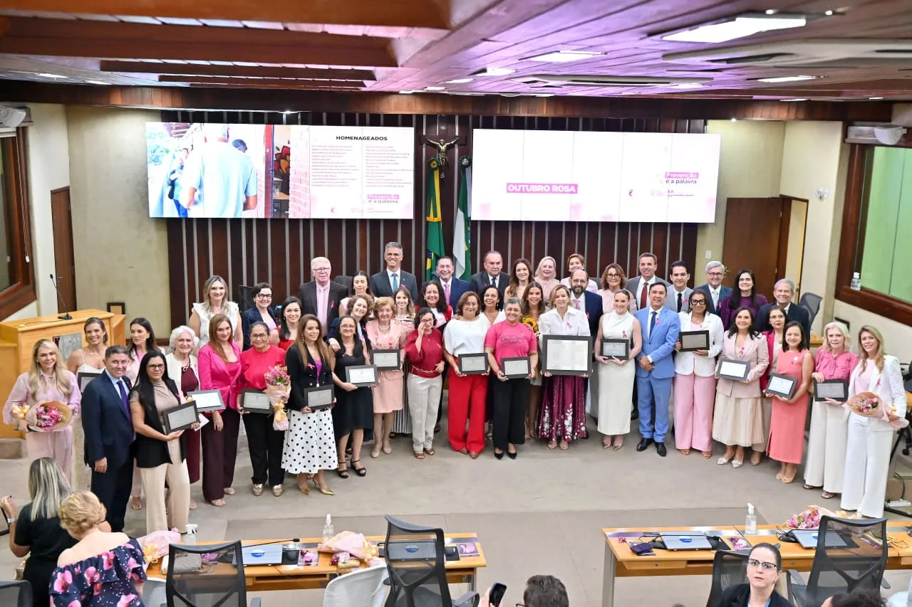 Mulheres homenageadas pela Assembleia Legislativa durante evento do Outubro Rosa