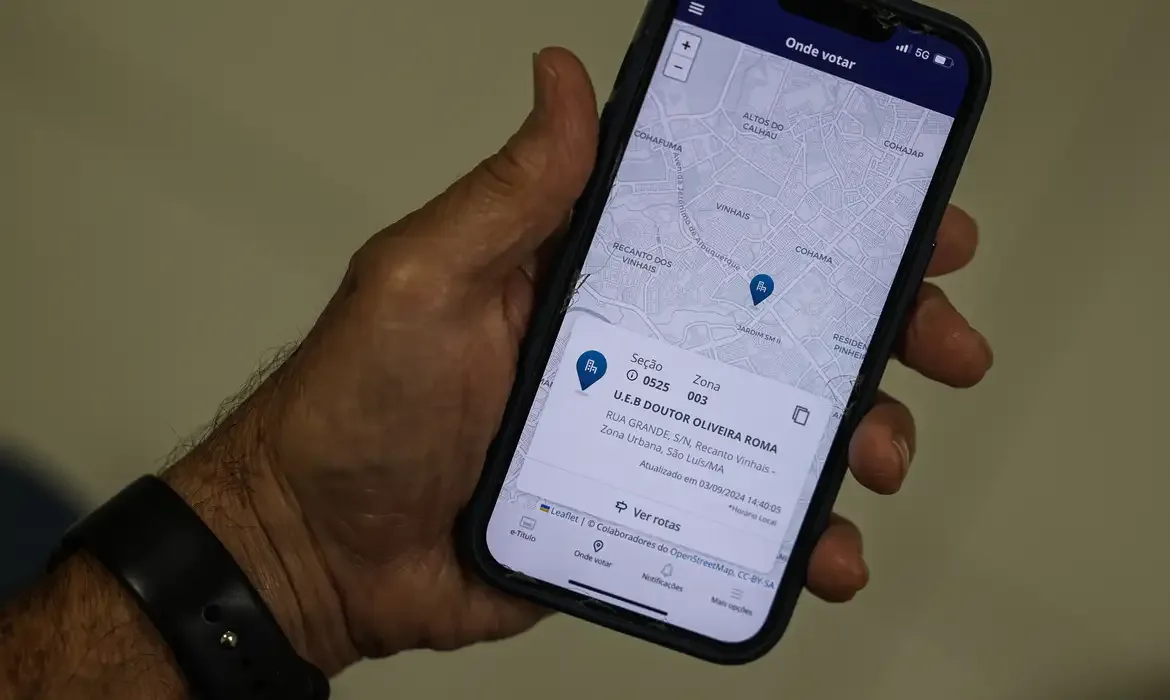 Urnas eletrônicas dispostas em um local de votação no Rio Grande do Norte.