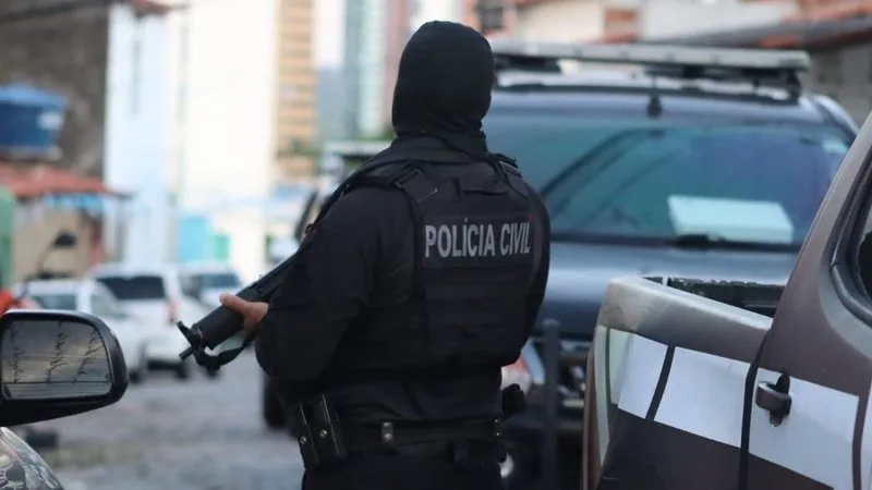 Viaturas policiais participando da operação de captura no Ceará.