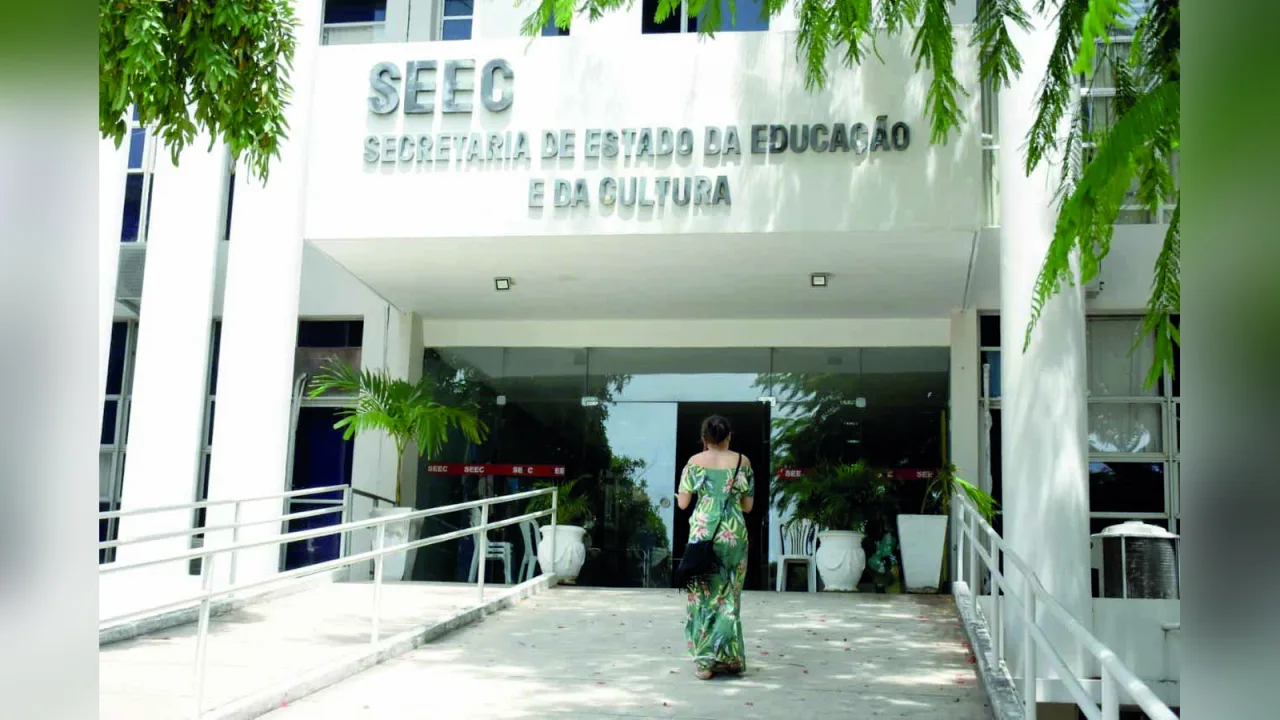 Fachada da sede da Secretaria de Estado da Educação, do Esporte e do Lazer do RN