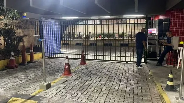 Urna eletrônica em uma seção eleitoral durante o dia de votação.
